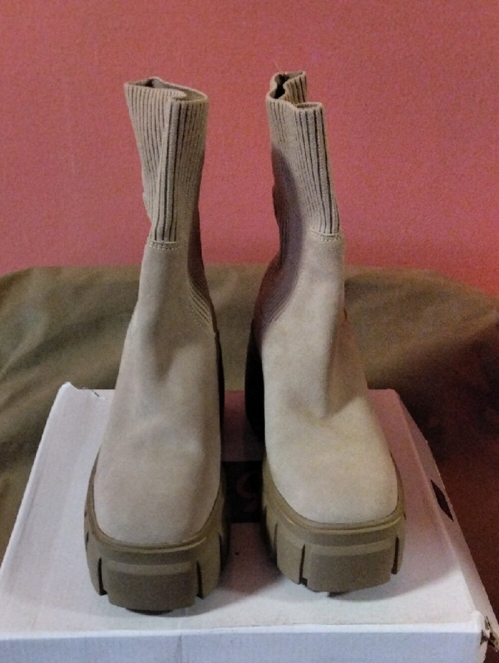 Steve Madden Brand New Chunky Sole Women's Ankle Boots in Taupe